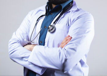 ทำไมเสื้อกาวน์ไม่ควรใส่นอกห้องแล็บ