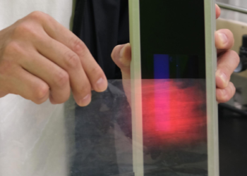 เร่งพืชให้โตด้วยฟิลม์เปลี่ยนแสงจากแสง UV ให้เป็นแสงสีแดง